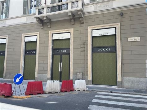 gucci via verri milano vetrina